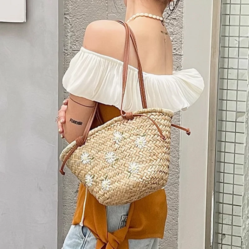 Casual Natural Straw Shoulder  - Embroidery Bali recensione e prezzo