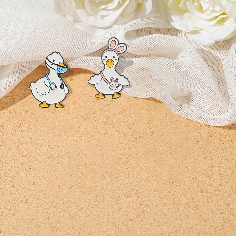 Pin Custom Goose Duck Shopping - Embroidery Love recensione e prezzo