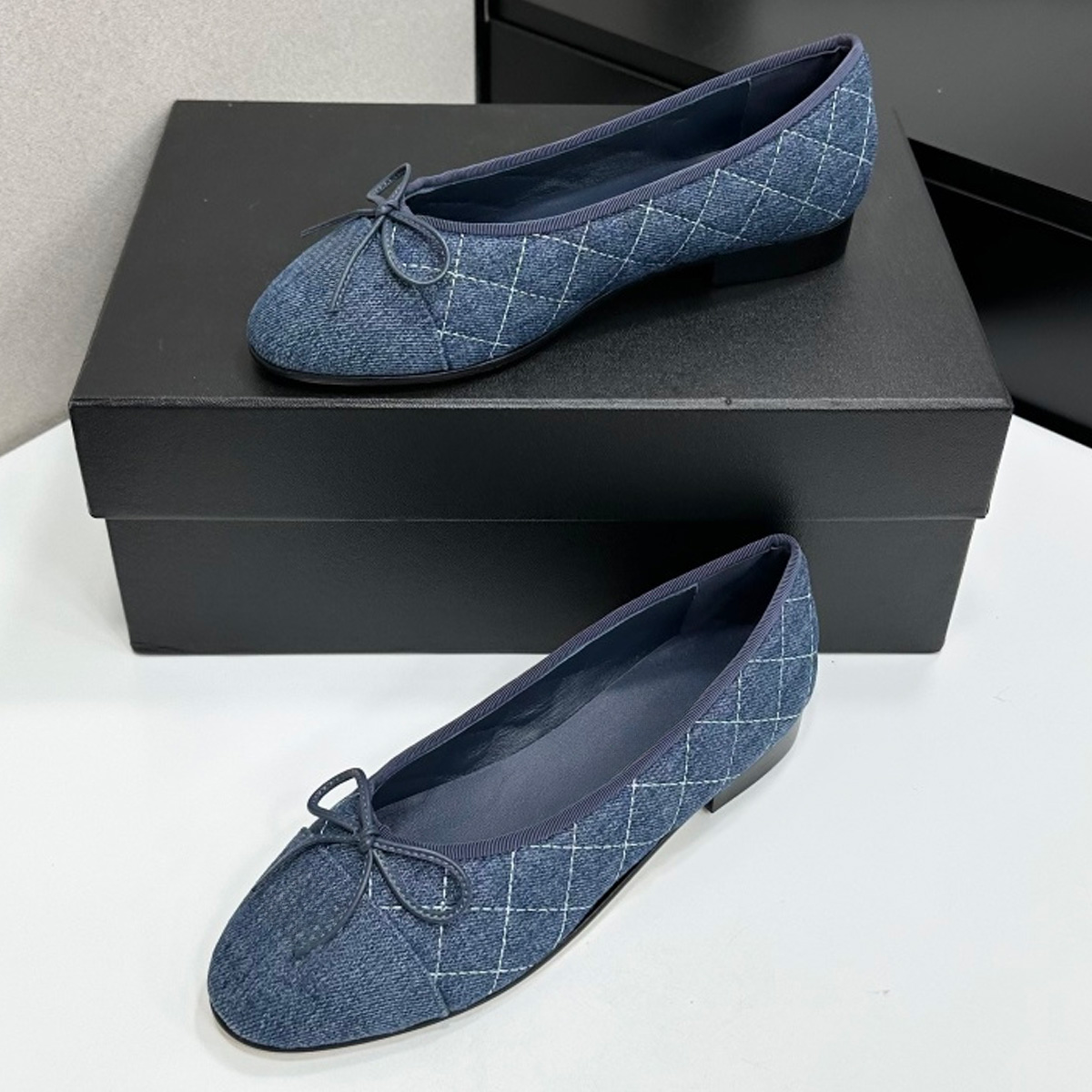 2026 Women's Two-Tone Cap-Toe  - Embroidery Flat Shoes recensione e prezzo