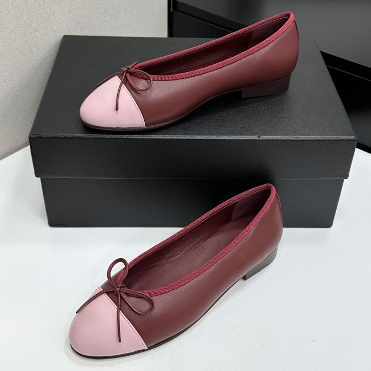 2026 Women's Two-Tone Cap-Toe  - Embroidery Flat Shoes recensione e prezzo
