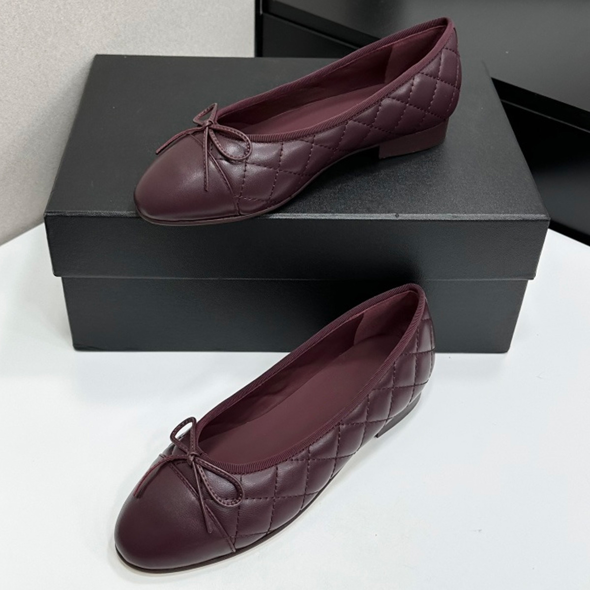 2026 Women's Two-Tone Cap-Toe  - Embroidery Flat Shoes recensione e prezzo