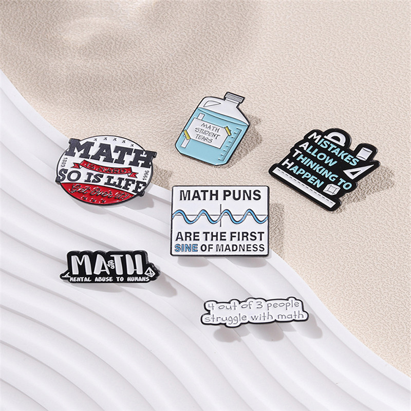 Creative Math Enamel Brooches  - Embroidery Love recensione e prezzo