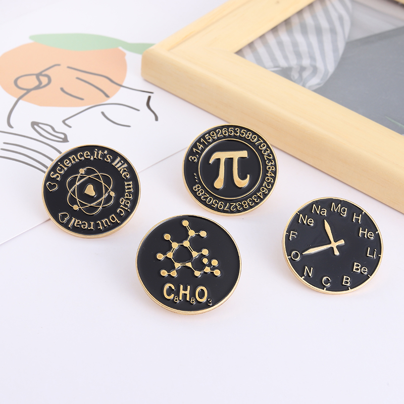 Creative Math Enamel Brooches  - Embroidery Love recensione e prezzo
