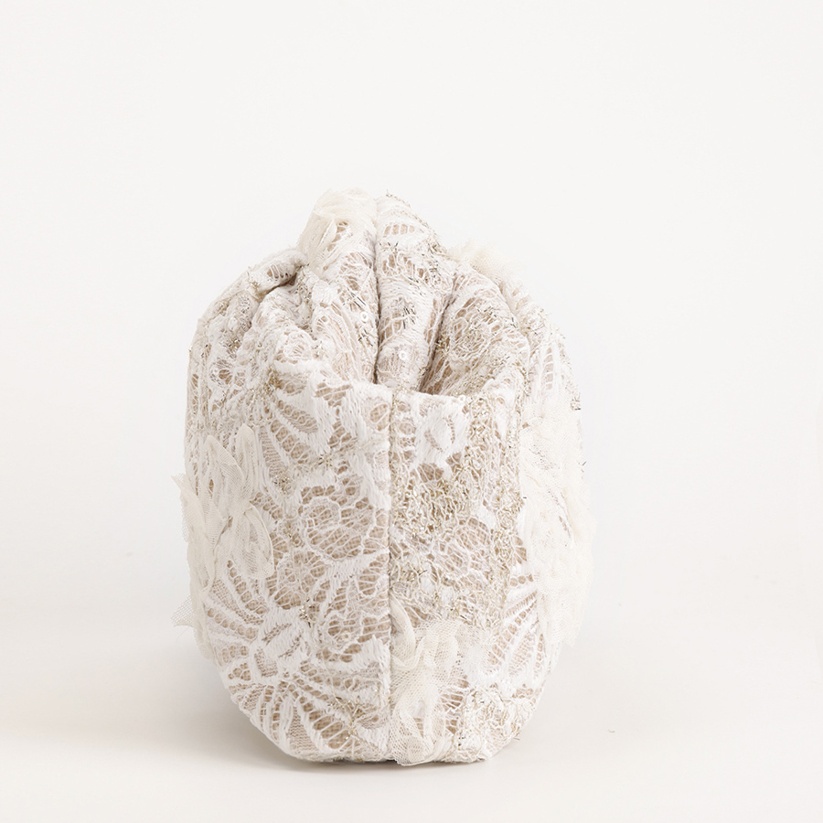 Lace Clouds Clutch Bag,Floral  - Embroidery Bali recensione e prezzo