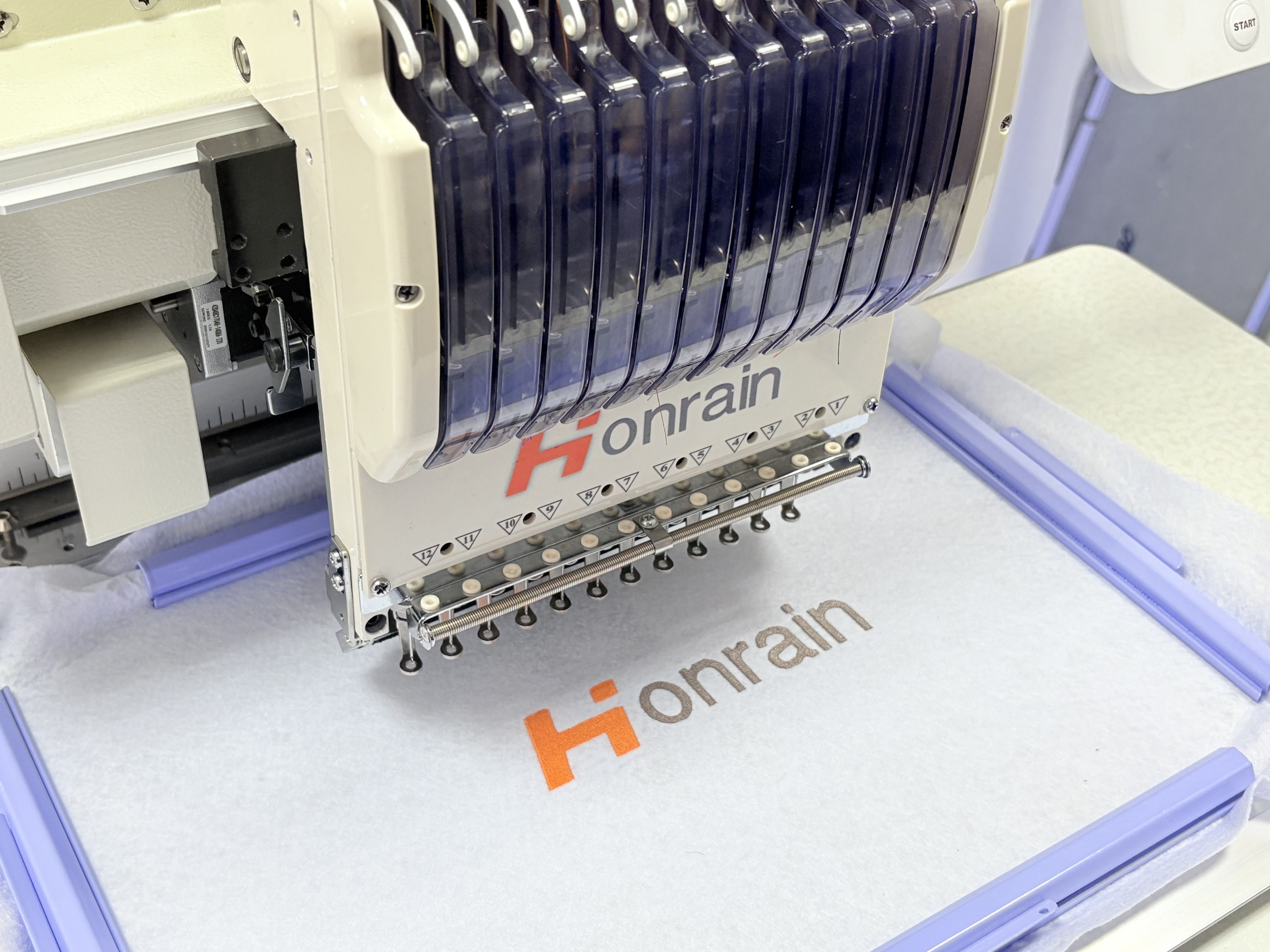 China Hot Sale High Quality Au - Embroidery Machine China recensione e prezzo
