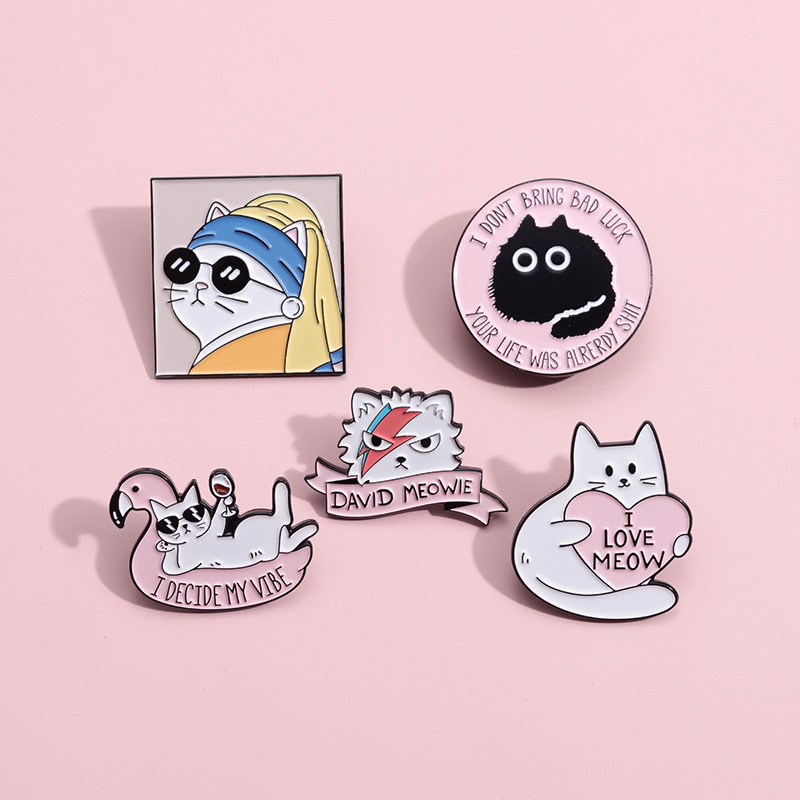 Cute Cat Brooch Cat Club Swan  - Embroidery Love recensione e prezzo
