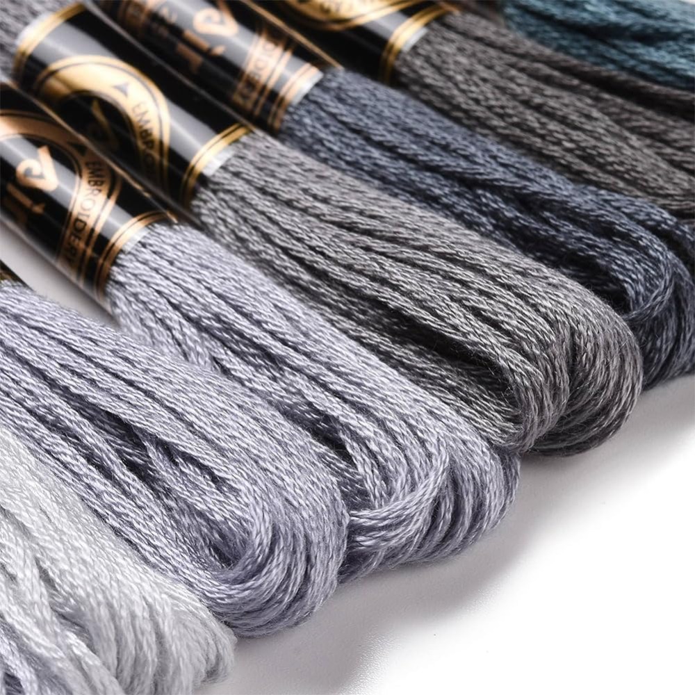 8 Skeins 70 Yards Grey Friends - Embroidery Yarns recensione e prezzo