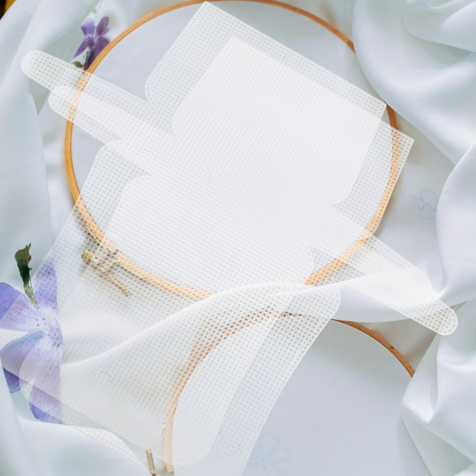 4Pcs Plastic Mesh Canvas Sheet - Embroidery For Beginners recensione e prezzo