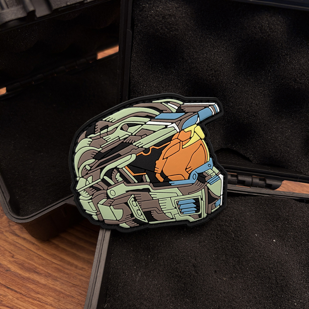 A Helmet-Wearing Pattern Pvc S - Embroidery Effect recensione e prezzo