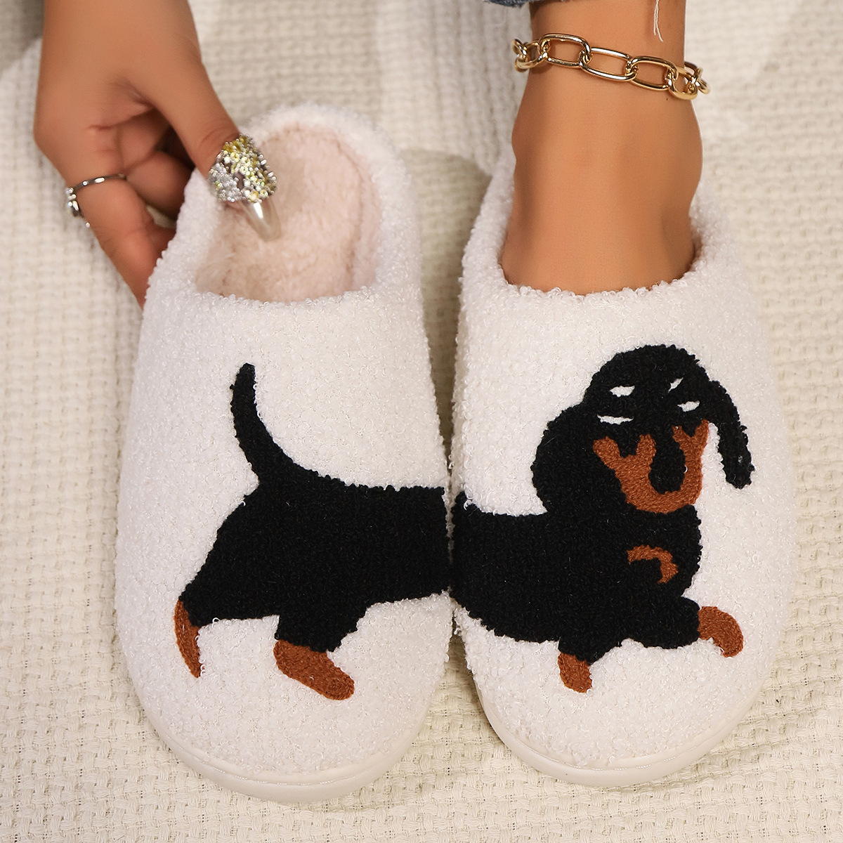 Winter Plush Cute Dachshund Em - Embroidery Garments recensione e prezzo